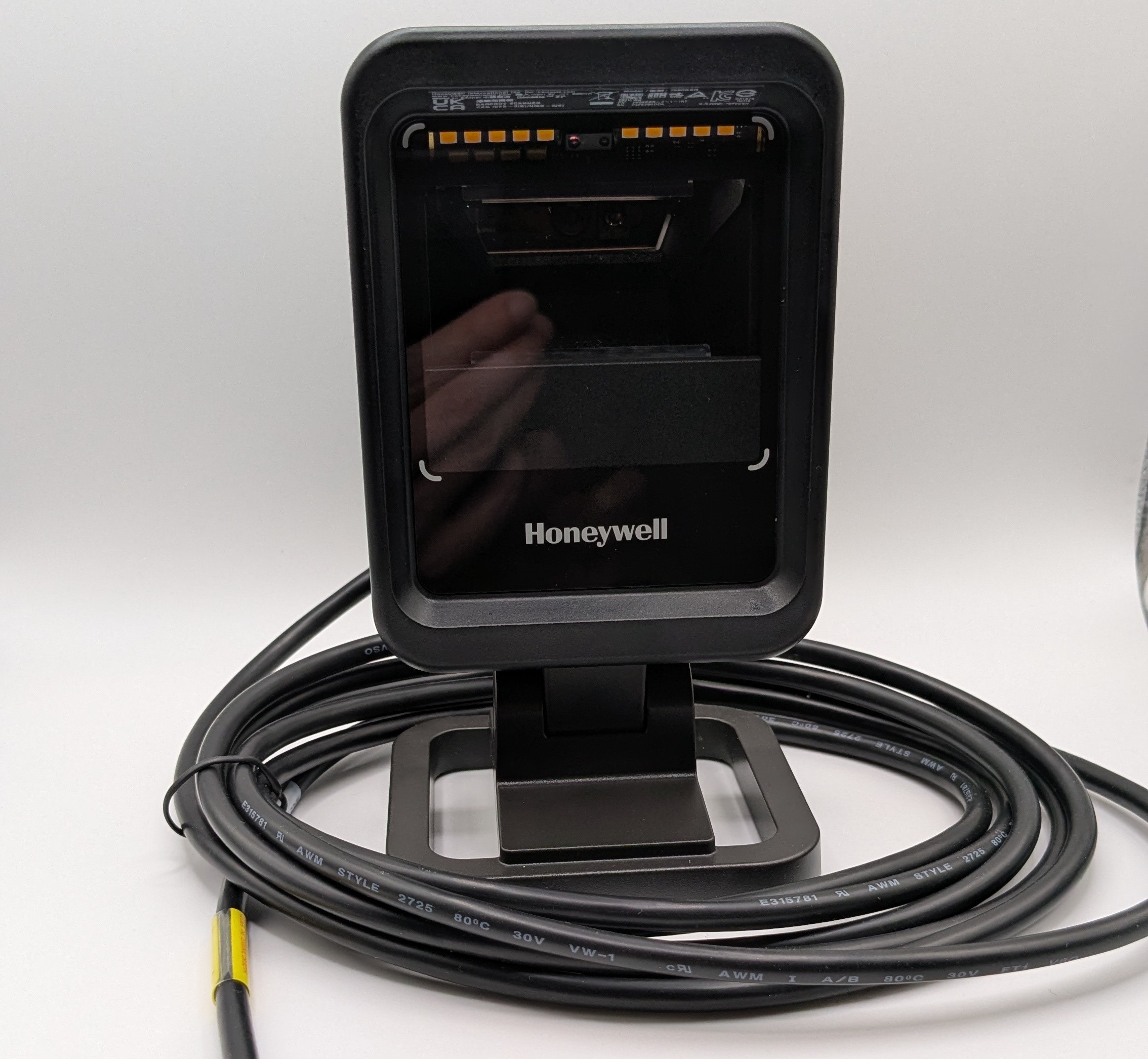 Genesis 7680G SR with USB cable attached Front